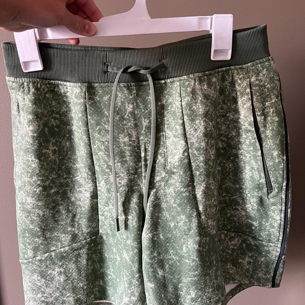lululemon athletica shorts (mens size medium)